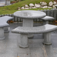 Zahradní stoly z kamene